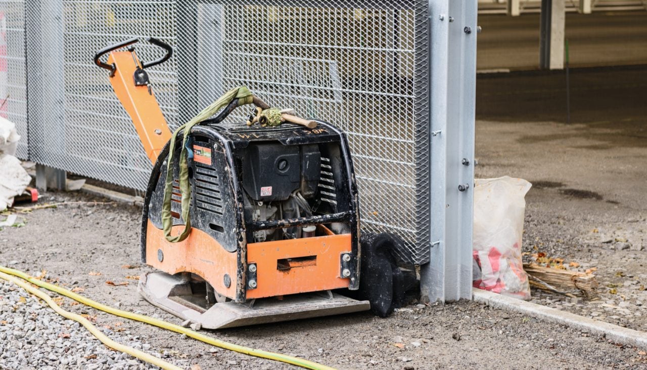 ON!Track hilft Ihren Mitarbeitern dabei, die notwendigen Arbeitsschutzmaßnahmen korrekt anzuwenden. Beispielsweise bei Arbeiten mit Geräten, die Hand-Arm-Vibrationen verursachen: Sobald der Arbeiter das Gerät einscannt, zeigt ihm ON!Track deshalb an, wie lange er damit arbeiten kann, ohne seine Gesundheit zu gefährden.