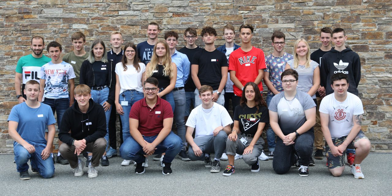 HILTI BEGRÜSST FRISCHGEBACKENE LERNENDE IN NEU AUSGERICHTETER BERUFSAUSBILDUNG