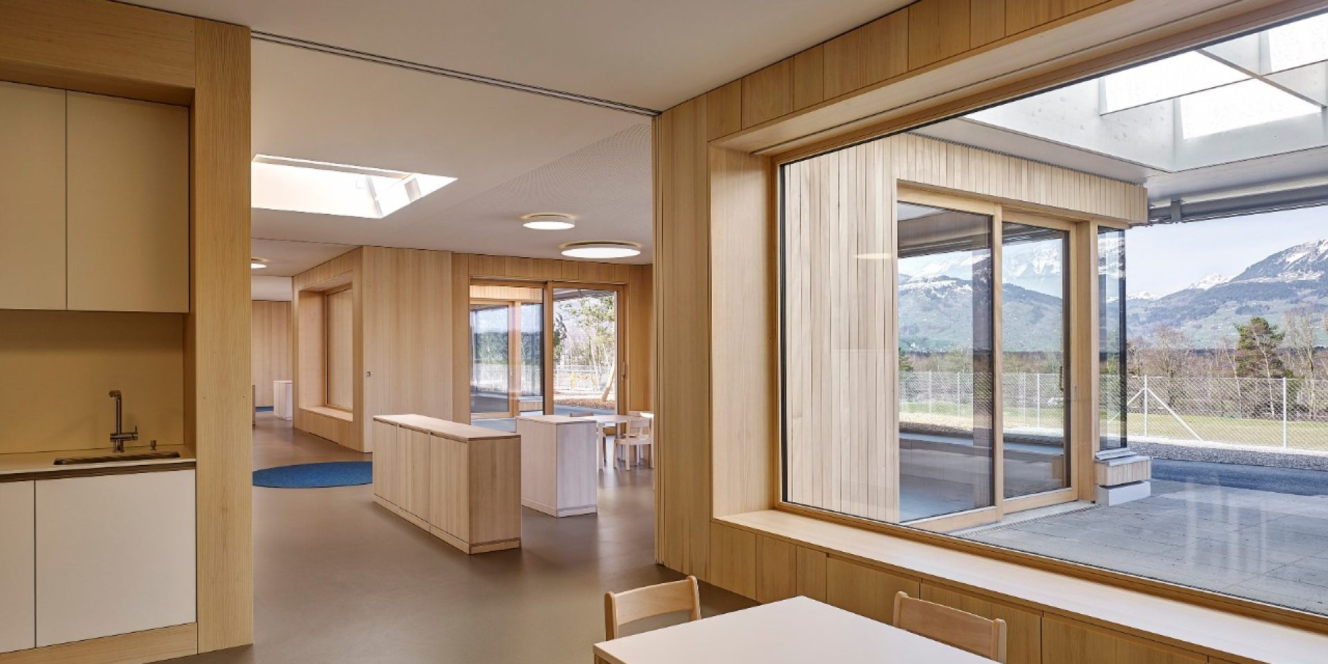 Please enter alternative text here (optional)