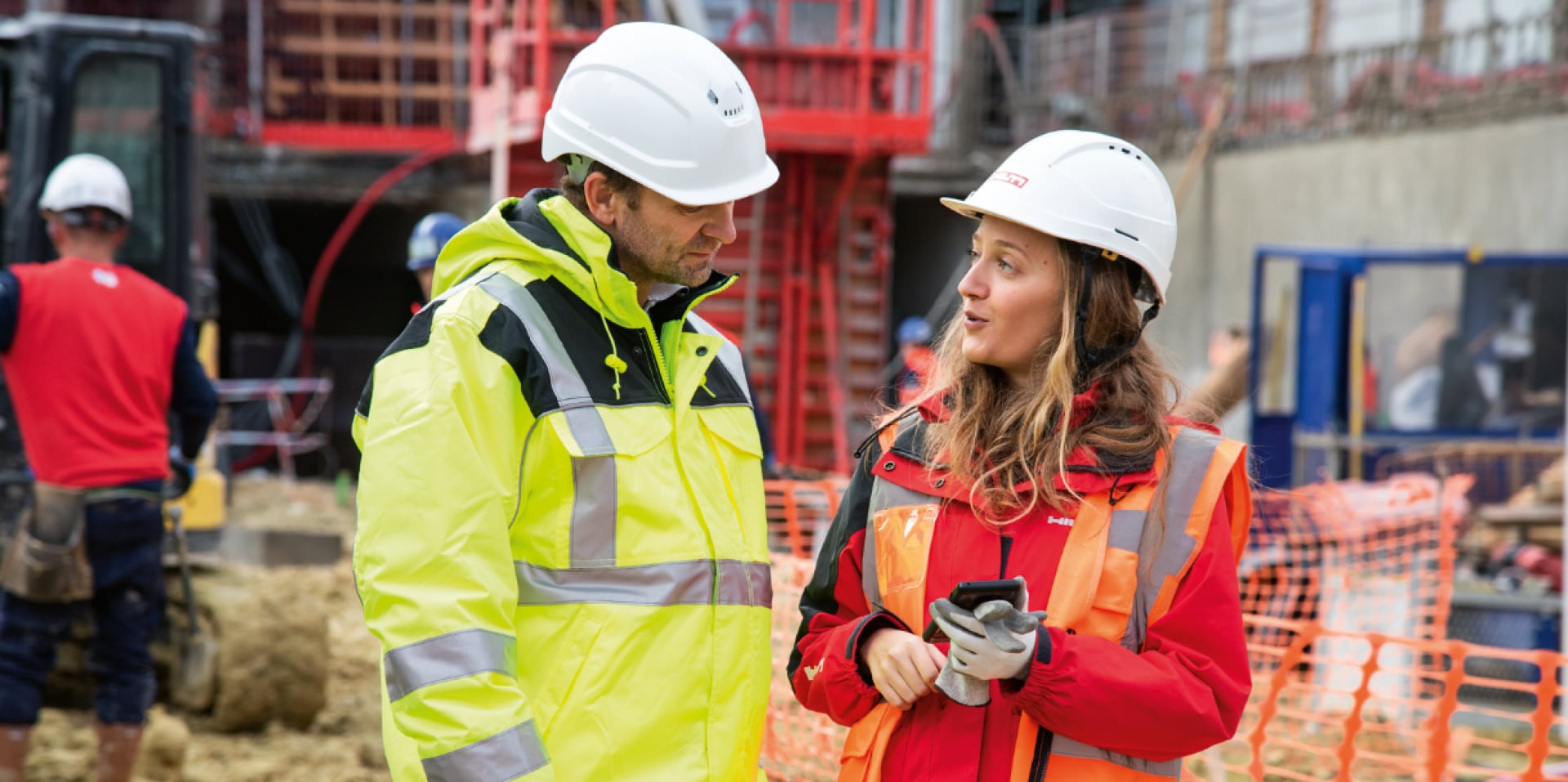 Receive first-class customer support on the jobsite through onsite consultations, an individualized solution, full implementation, onsite training and change management support.