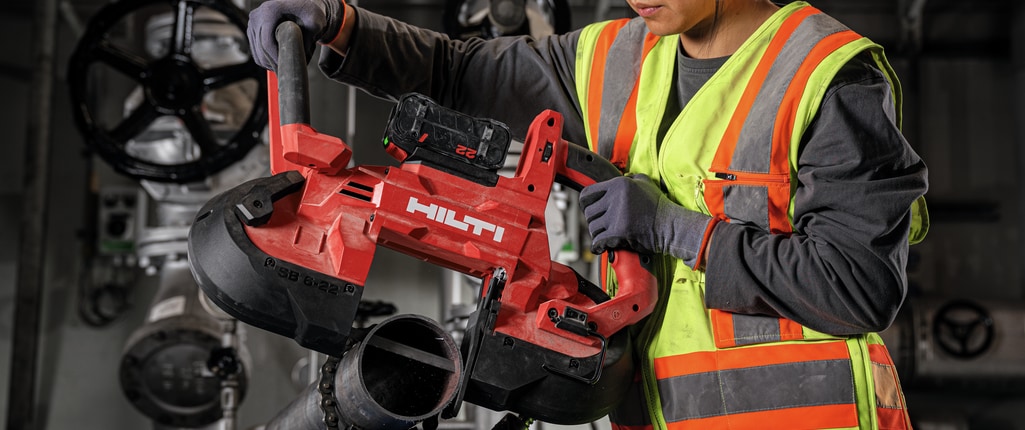 Construction worker using the SB 6-22 to cut through a metal pipe