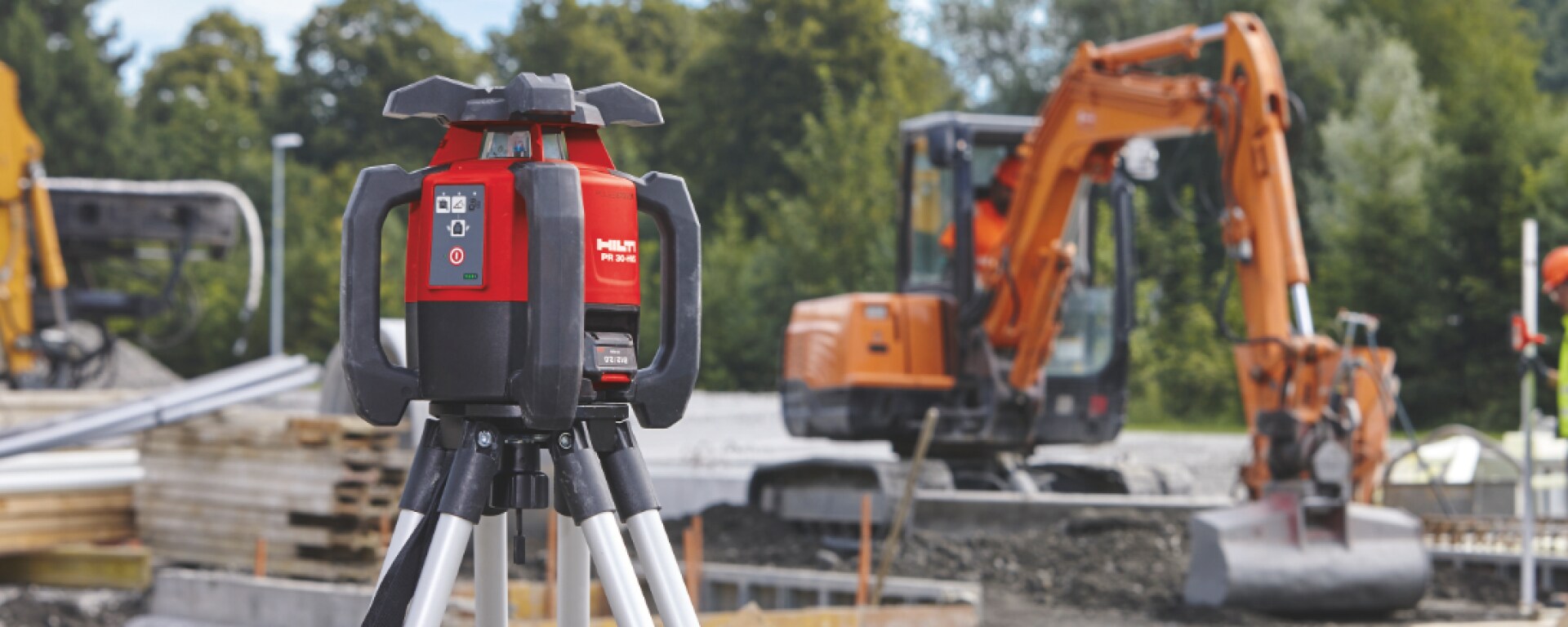 Using the TE 5-22 Cordless Rotary Hammer to secure formwork