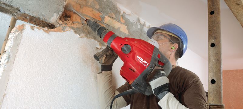 TE 700-AVR SDS-Max demolition hammer Powerful SDS Max (TE-Y) demolition hammer for heavy-duty chiseling in concrete and masonry, with Active Vibration Reduction (AVR) Applications 1