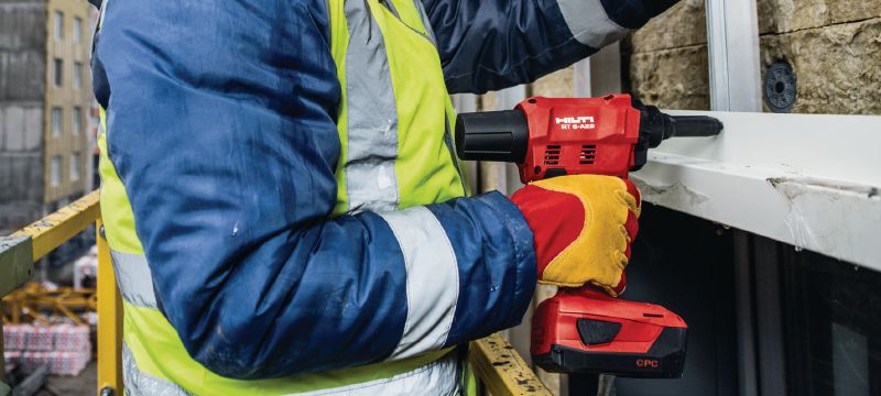 RT 6-A22 Cordless rivet tool 22V cordless rivet tool powered by Li-ion batteries for installation jobs and industrial production using rivets up to 3/16 in diameter (up to 13/64 for aluminum rivets) Applications 1