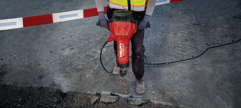 TE 3000-AVR TE-H heavy-duty electric jackhammer Exceptionally powerful breaker for heavy-duty concrete demolition, asphalt cutting, earthwork and driving ground rods Applications 1