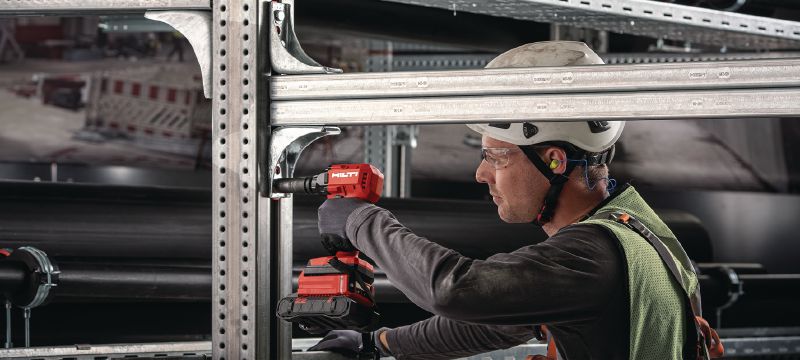 MT-C-GS HA OC Angle bracket Small, semi-adjustable and braced angle bracket, for box profiles and C-Channel structures with 3D loading in moderately corrosive environments Applications 1