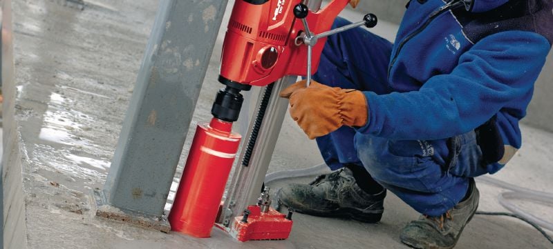 DD 120 Core drill Extremely compact, light and mobile diamond coring machine for rig-based concrete coring from 16-162 mm (5/8 - 6-3/8) in diameter Applications 1
