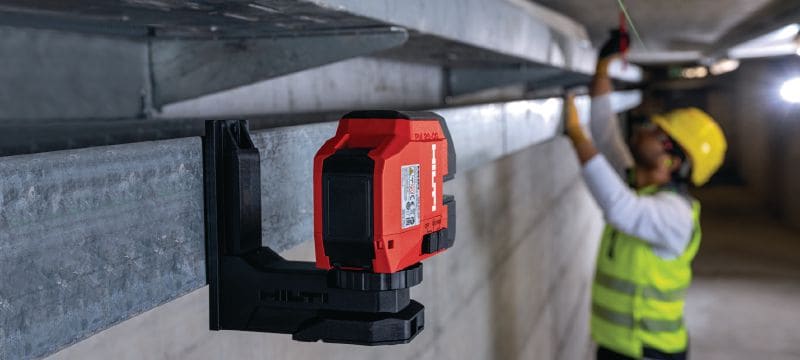 PM 20-CG Plumb and cross line laser Green beam combi-laser with 2 lines and 4 points for plumbing, leveling, aligning and squaring Applications 1