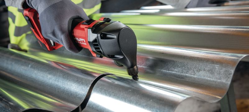 SPN 6-A22 Cordless nibbler Agile and versatile cordless nibbler for freeform cuts in virtually any corrugated and trapezoidal metal sheeting, as well as C, L and U profiles up to 2.0 mm (14 Gauge) thickness Applications 1