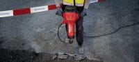 TE 3000-AVR TE-H heavy-duty electric jackhammer Exceptionally powerful breaker for heavy-duty concrete demolition, asphalt cutting, earthwork and driving ground rods Applications 4