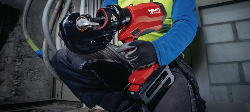 NCR 120C-22 12-Ton crimper (coated) Cordless 12-Ton crimper with PVC coated head for crimping cables up to 750 kcmil │ 400 mm² (Nuron battery platform) Applications 1