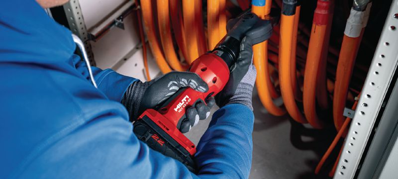 NCT 53 C-22 Copper/Aluminum cordless cable cutter Cordless inline cutter for copper and aluminum cables up to 2” │ 50 mm (Nuron battery platform) Applications 1