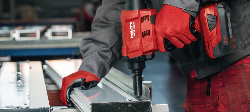 RT 6-A22 Cordless rivet tool 22V cordless rivet tool powered by Li-ion batteries for installation jobs and industrial production using rivets up to 3/16 in diameter (up to 13/64 for aluminum rivets) Applications 1