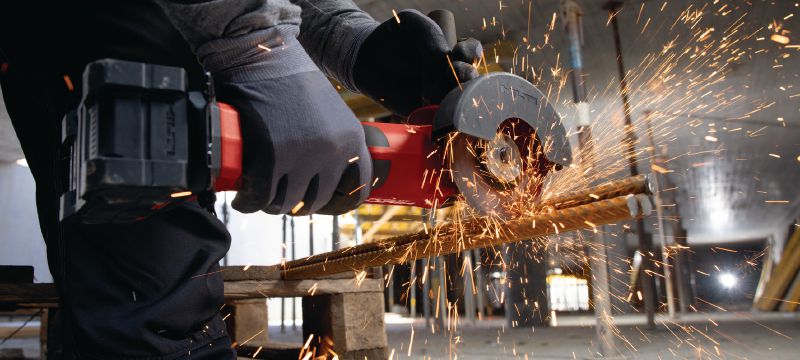 Flying sparks safety e-learning Online training course providing practical knowledge on the risks caused by flying sparks from angle grinders, and how to help prevent them