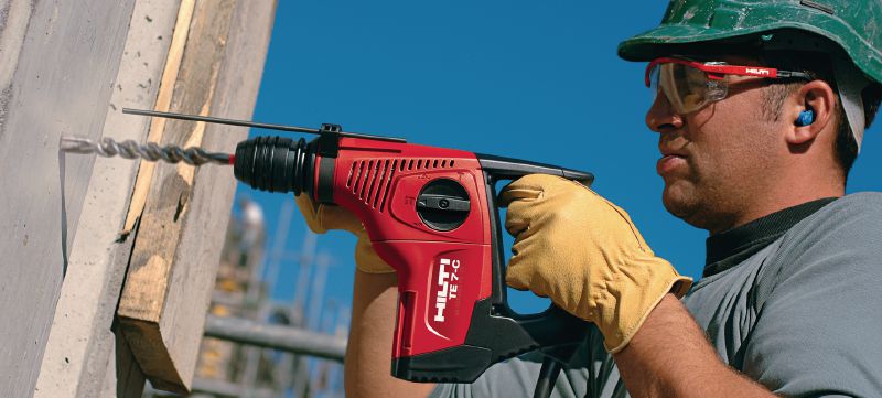 TE 7-C Rotary hammer Powerful D-grip, triple-mode SDS Plus (TE-C) rotary hammer with chipping function Applications 1