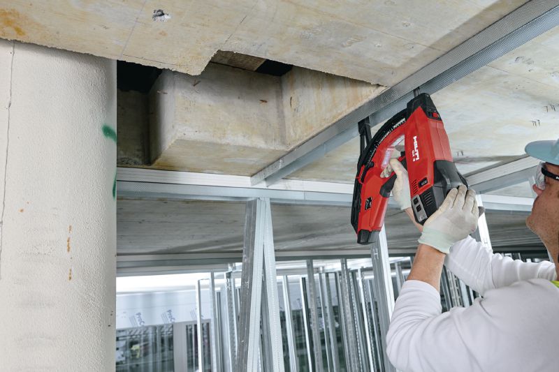 GX 3 Gas-actuated fastening tool Gas nailer with single power source for drywall track, electrical, mechanical and building construction applications Applications 1