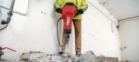 TE 3000-AVR TE-H heavy-duty electric jackhammer Exceptionally powerful breaker for heavy-duty concrete demolition, asphalt cutting, earthwork and driving ground rods Applications 5